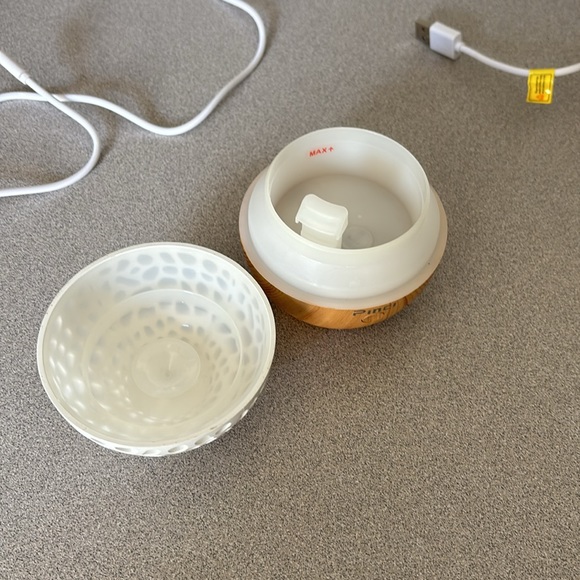 Essential Oil Diffuser - Picture 3 of 4